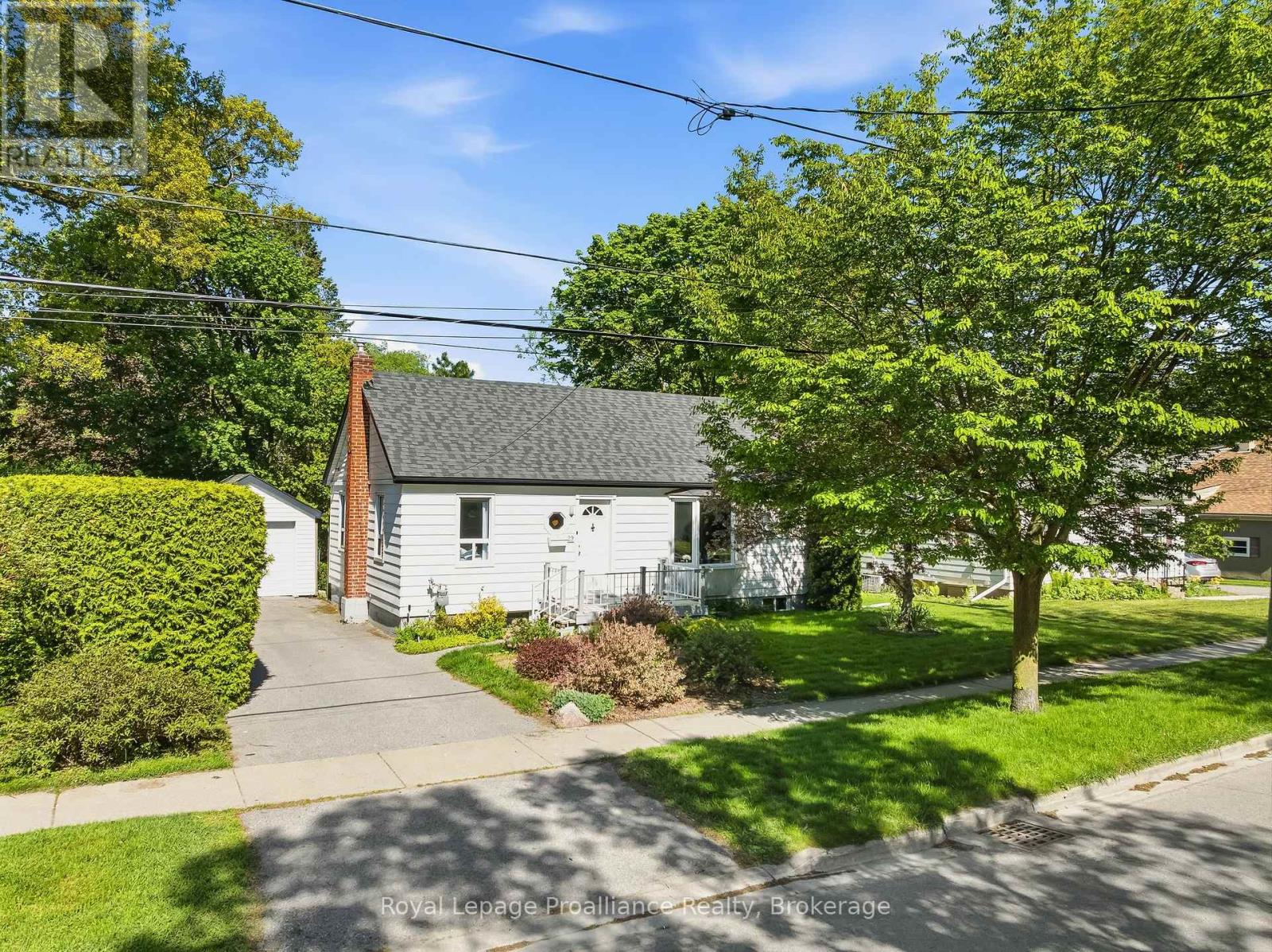 MLS® listing #30286039 for sale located at 29 BRAMLEY STREET S