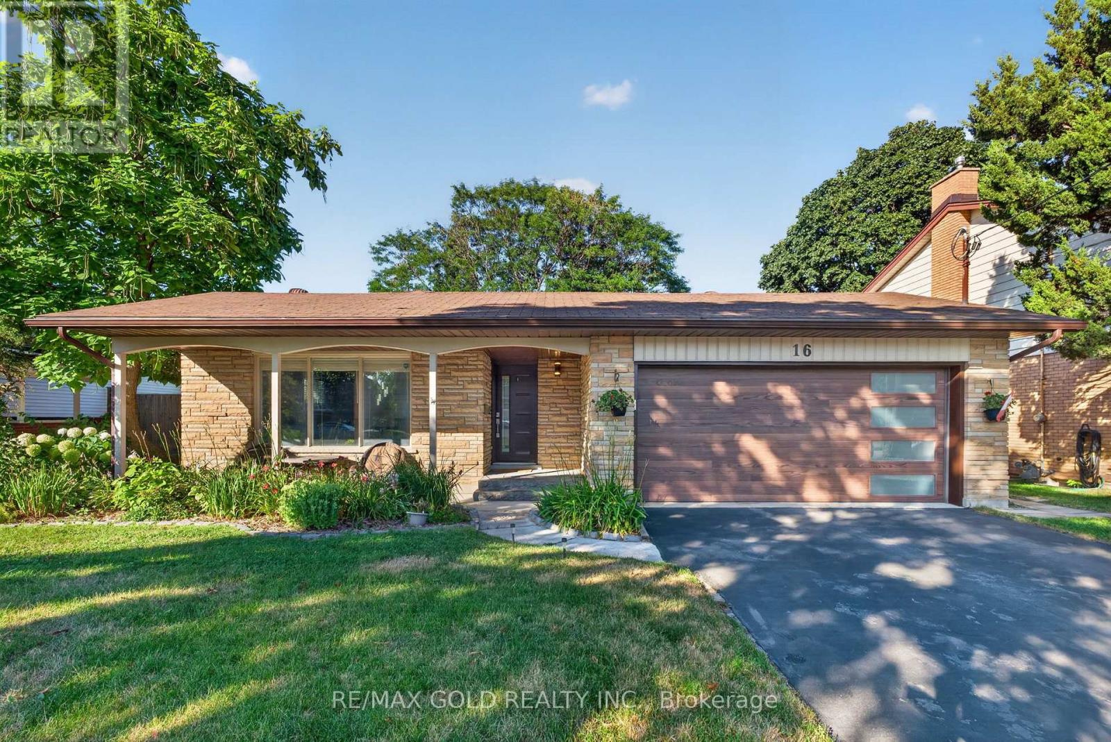 MLS® listing #30286519 for sale located at 16 MONTEREY ROAD