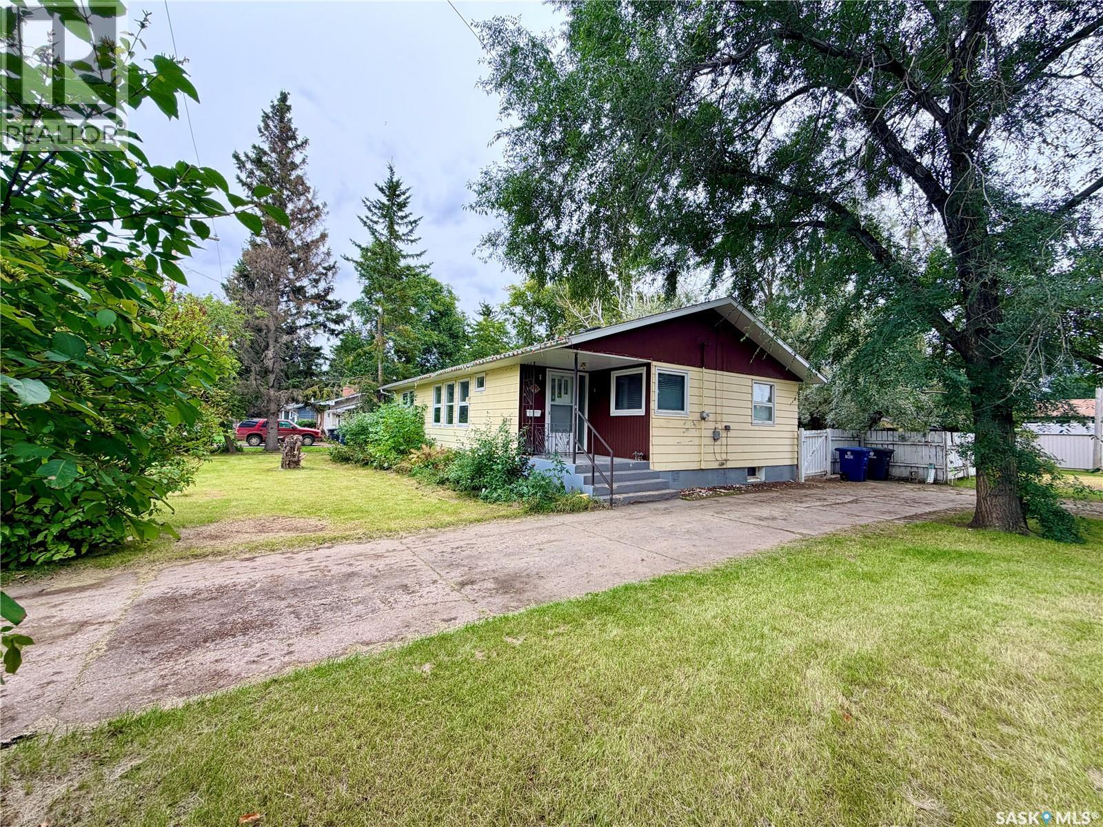 MLS® listing #30290630 for sale located at 6011 5th STREET W