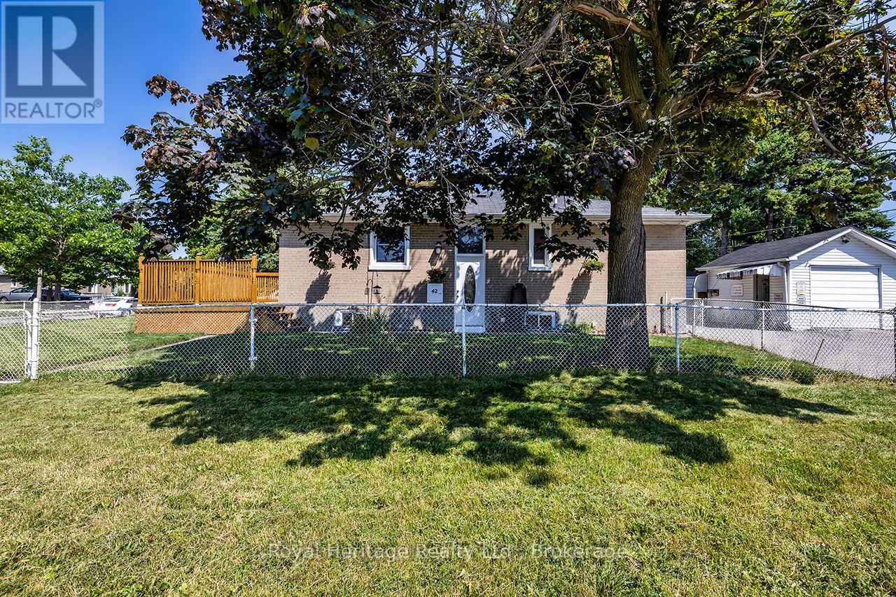 MLS® listing #30290937 for sale located at 42 THORNCROFT CRESCENT