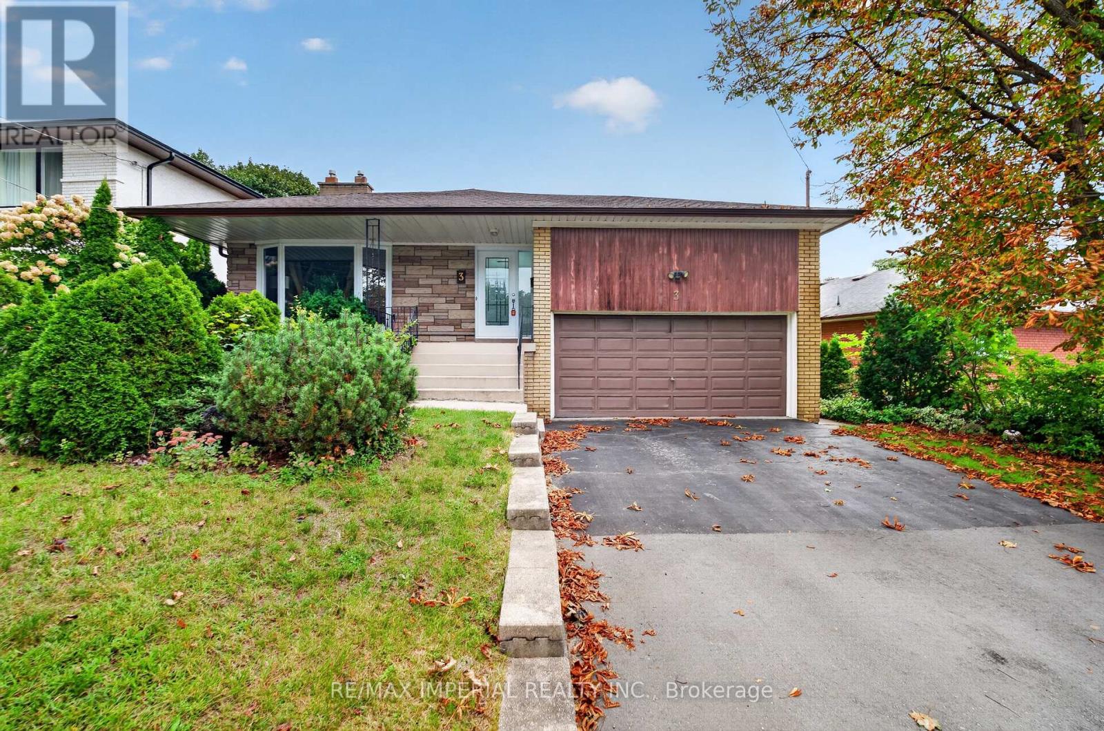 MLS® listing #30290975 for sale located at 3 MINSTREL DRIVE