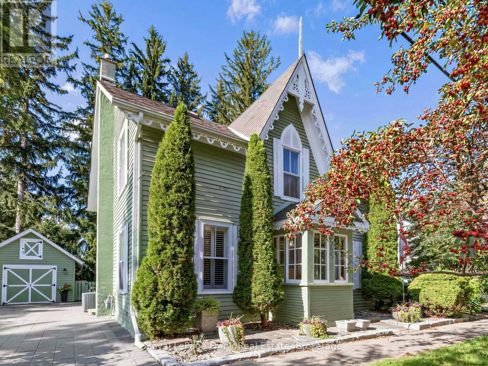 MLS® listing #30291398 for sale located at 523 QUEEN STREET