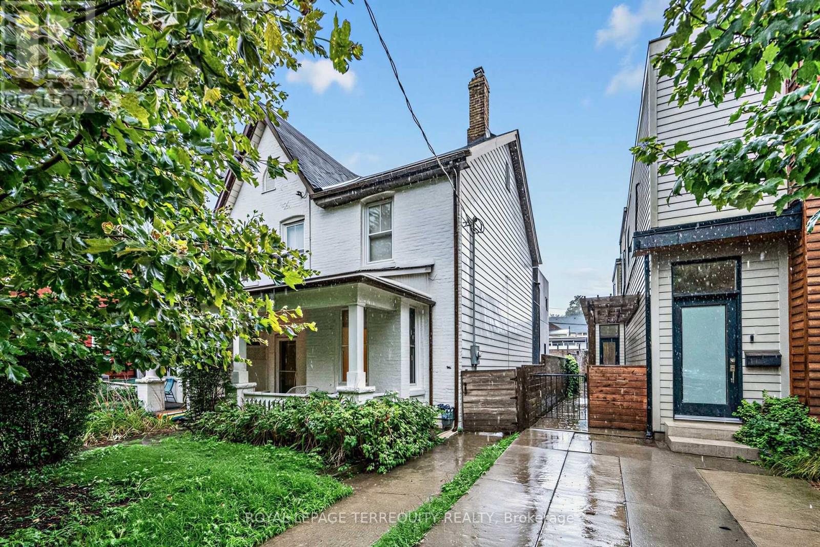 MLS® listing #30291599 for sale located at 16 FENNINGS STREET