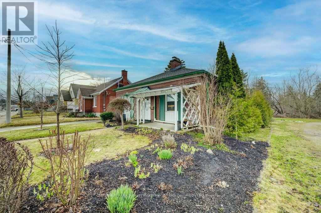 MLS® listing #30292031 for sale located at 139 STIRLING AVENUE