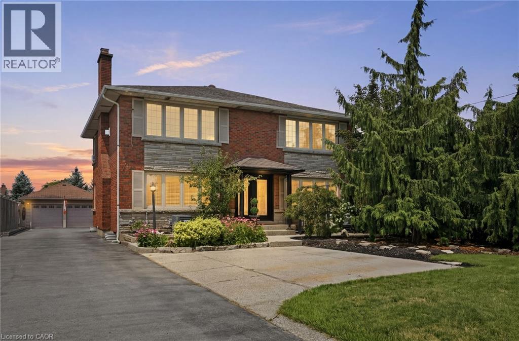 MLS® listing #30292269 for sale located at 33 CENTENNIAL Parkway S