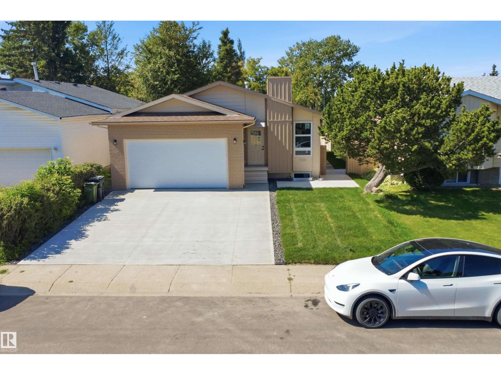 MLS® listing #30292283 for sale located at 1720 49A Street NW