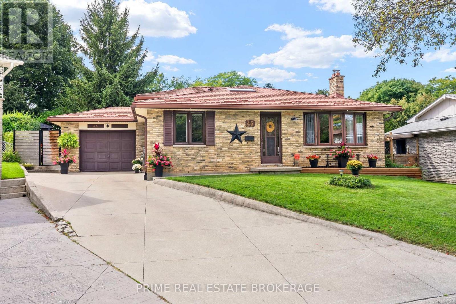 MLS® listing #30292358 for sale located at 45 CHEVIOT PLACE