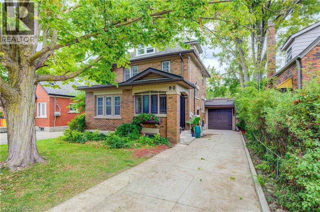 MLS® listing #30292571 for sale located at 90 BROCK Street