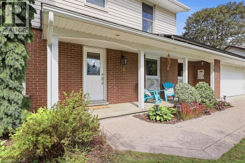 MLS® listing #30292793 for sale located at 38 LYLE Place