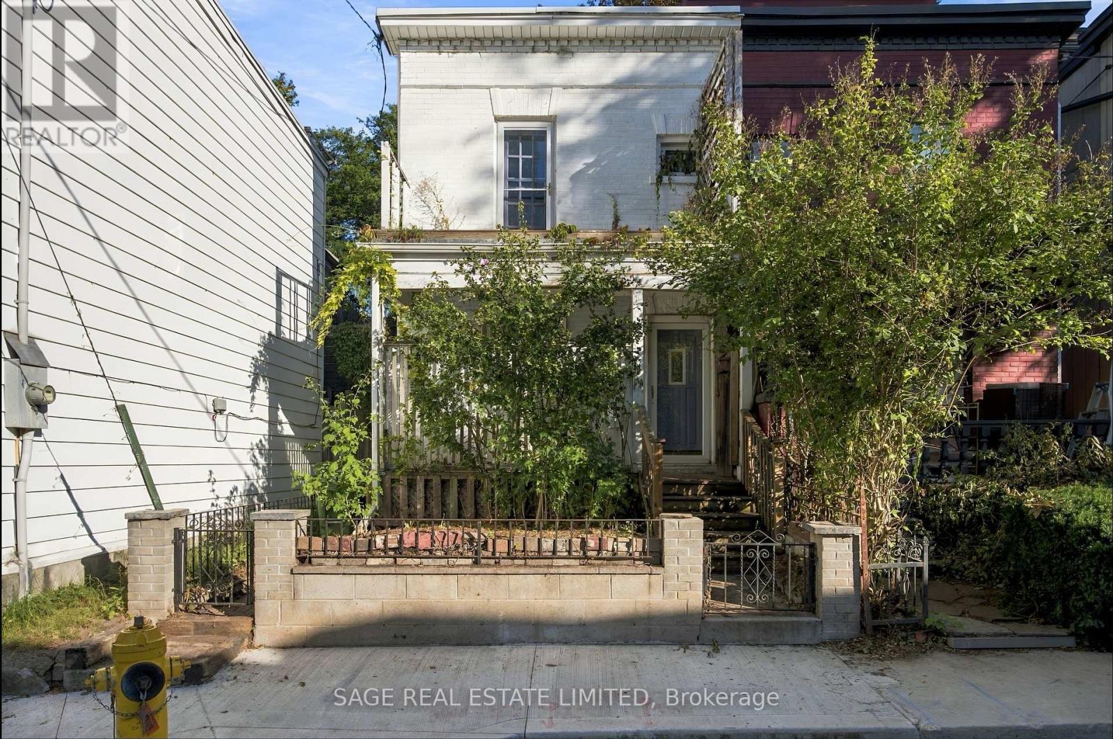 MLS® listing #30293384 for sale located at 16 SACKVILLE PLACE