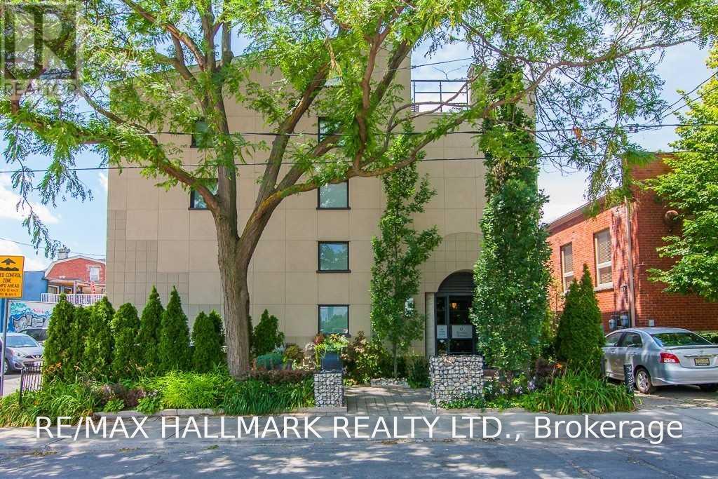 MLS® listing #30293733 for sale located at 7 - 6 BARTLETT AVENUE