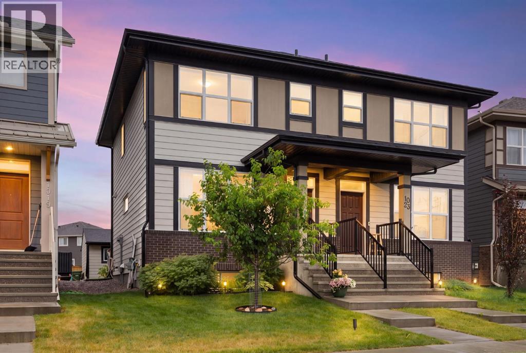 MLS® listing #30297290 for sale located at 1021 Mahogany Boulevard SE