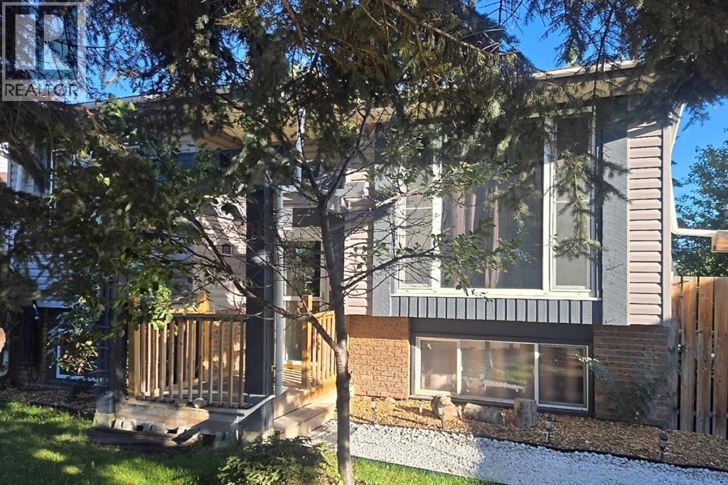 MLS® listing #30297334 for sale located at 128 Pineland Place NE
