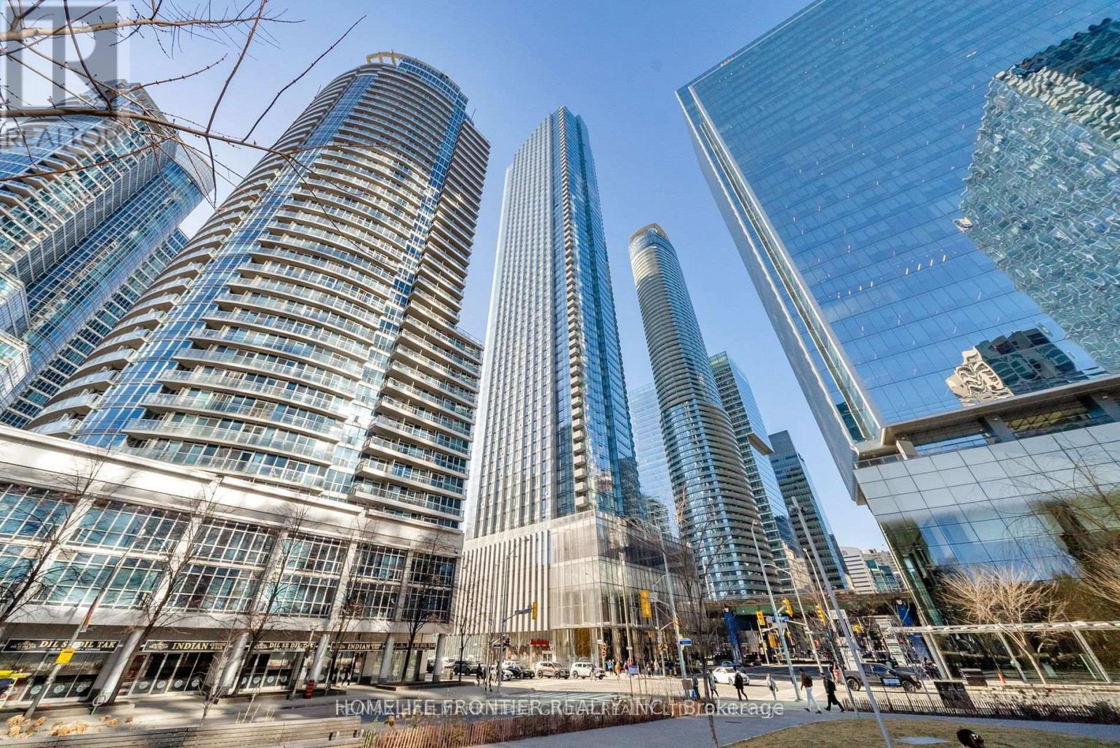 MLS® listing #30297373 for sale located at 2711 - 10 YORK STREET