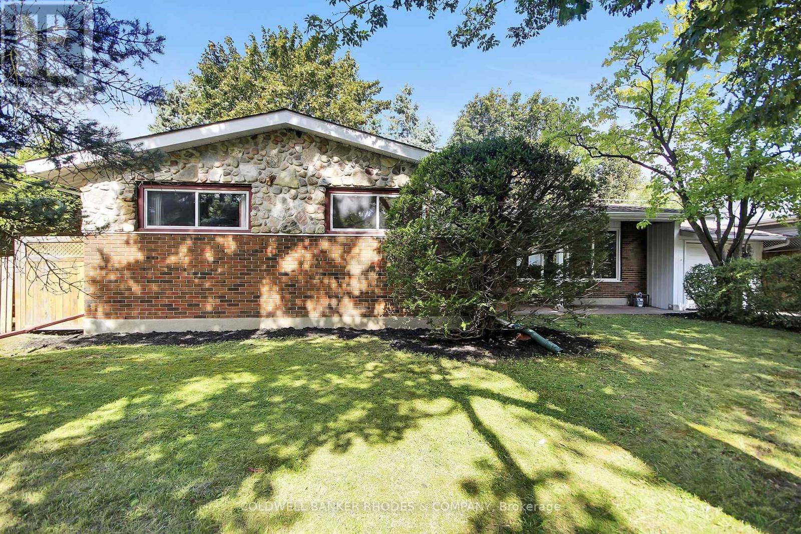 MLS® listing #30297598 for sale located at 11 WALLFORD WAY