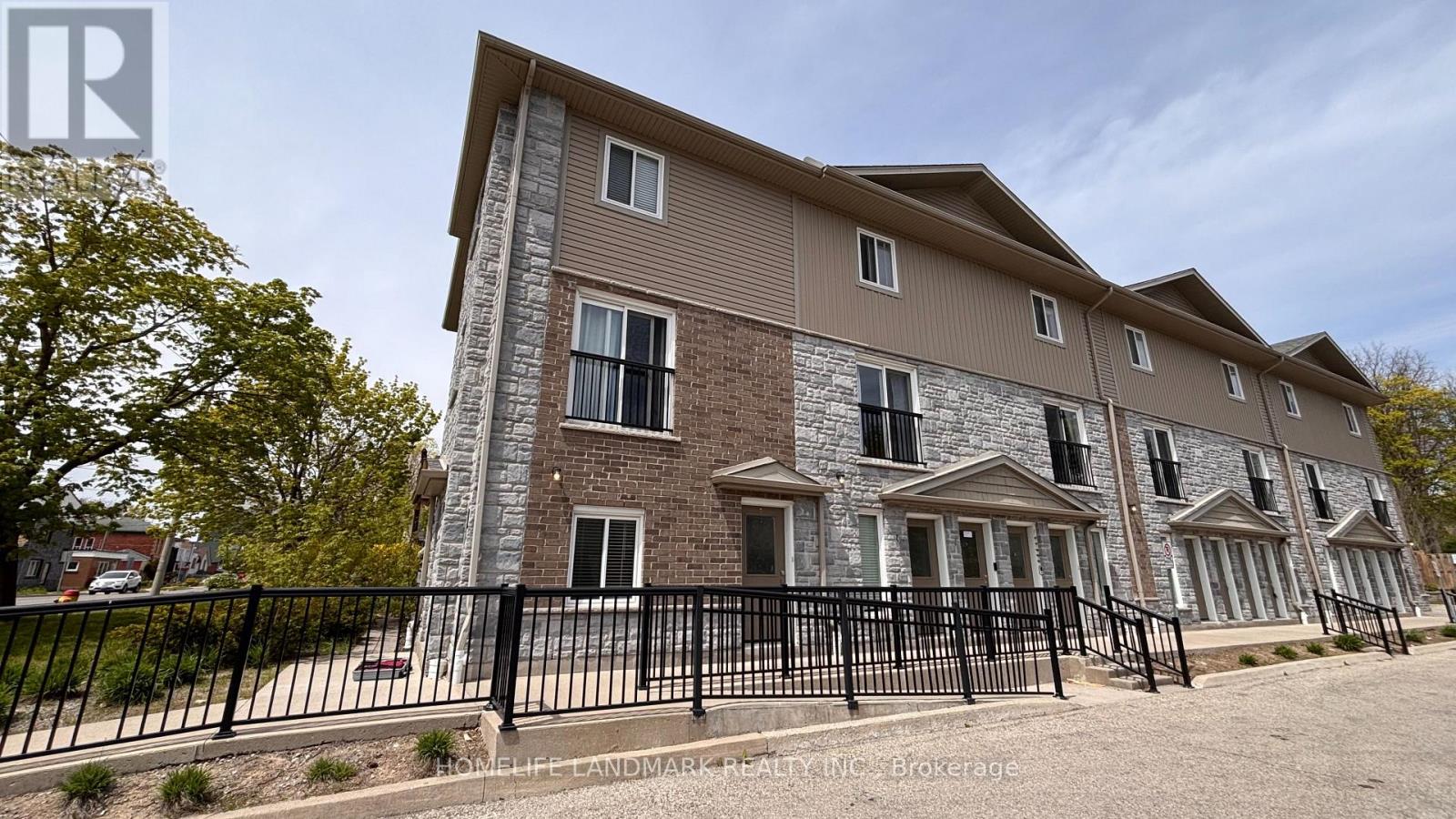 MLS® listing #30297667 for sale located at 1 - 122 COURTLAND AVENUE E