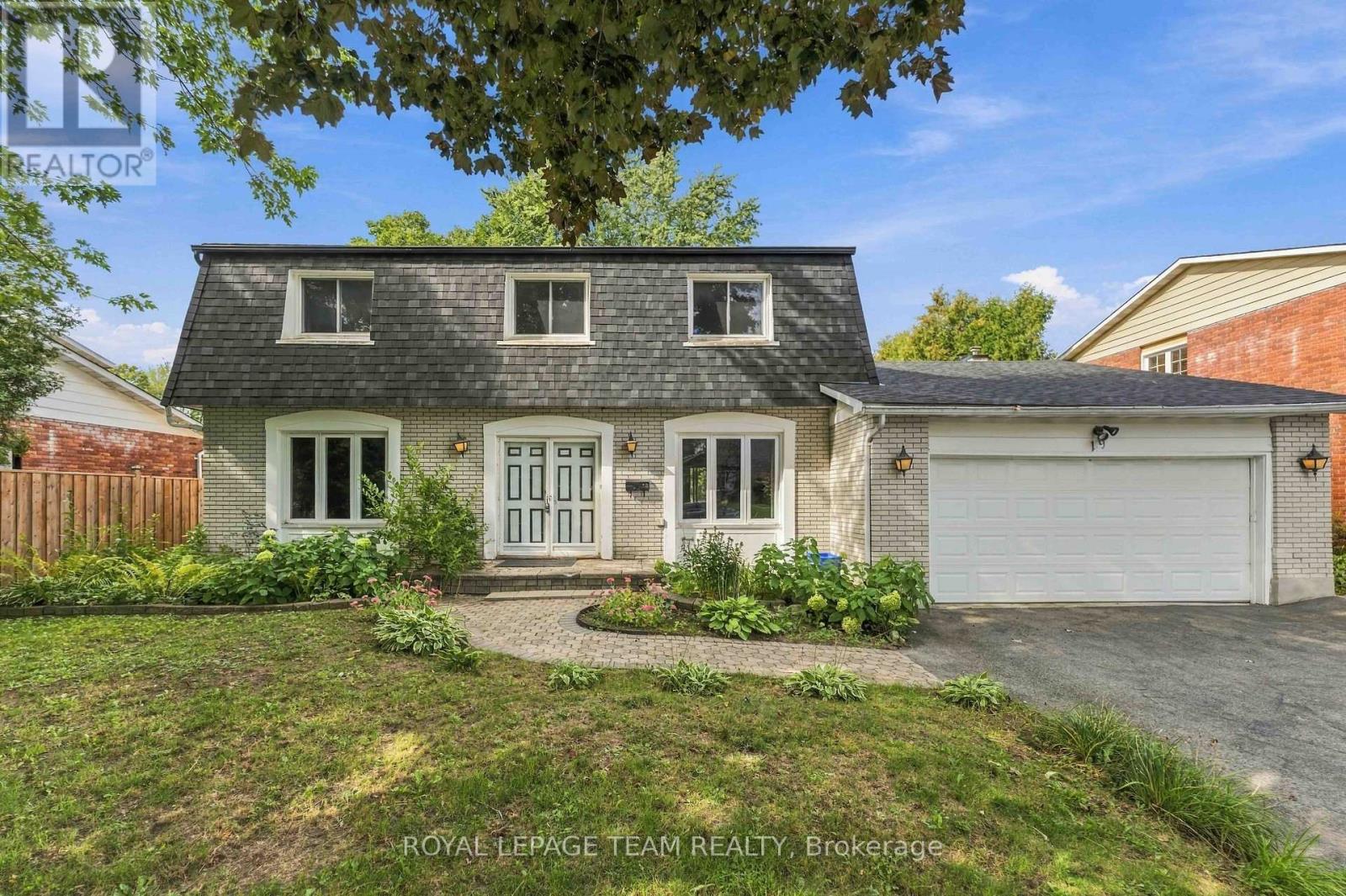 MLS® listing #30297740 for sale located at 19 AMBERWOOD CRESCENT