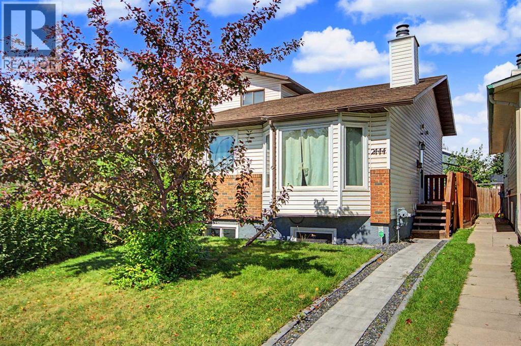 MLS® listing #30300156 for sale located at 2444 Woodview Drive SW