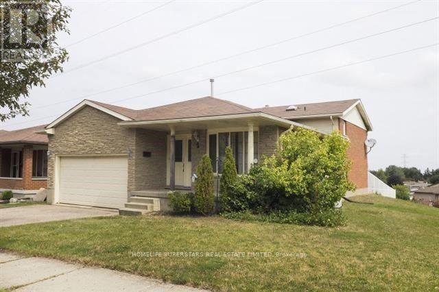 MLS® listing #30302405 for sale located at 2 HODDLE CRESCENT