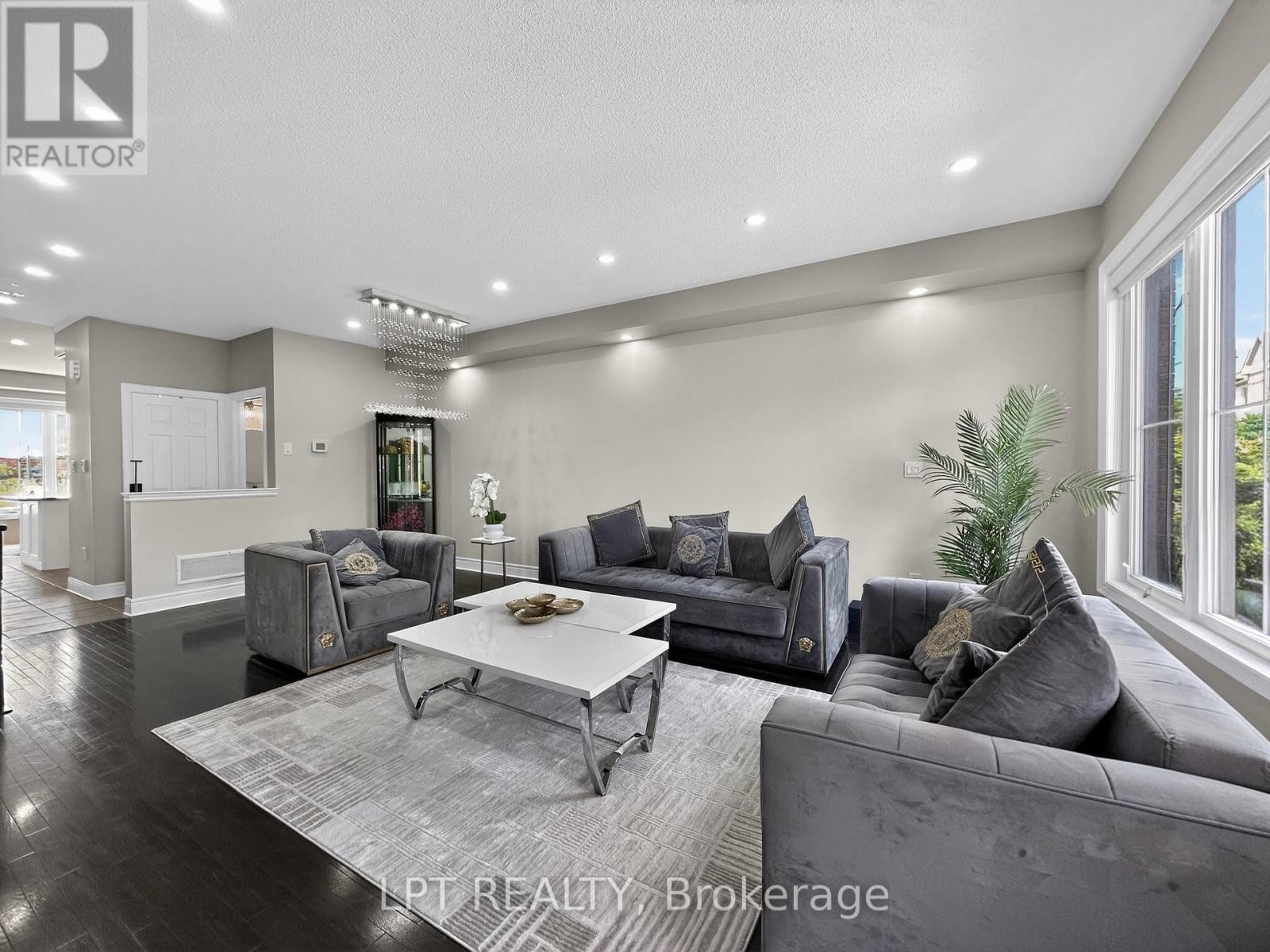 MLS® listing #30302505 for sale located at 44 CEDAR LAKE CRESCENT