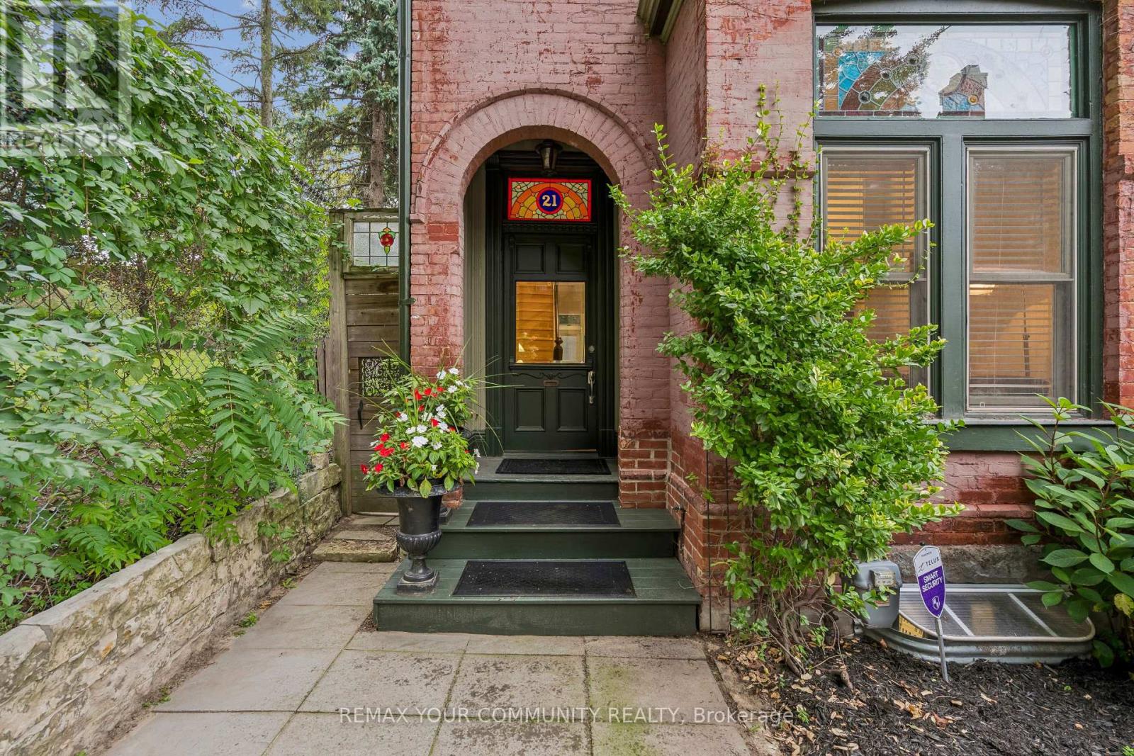 MLS® listing #30303133 for sale located at 21 LAURIER AVENUE E