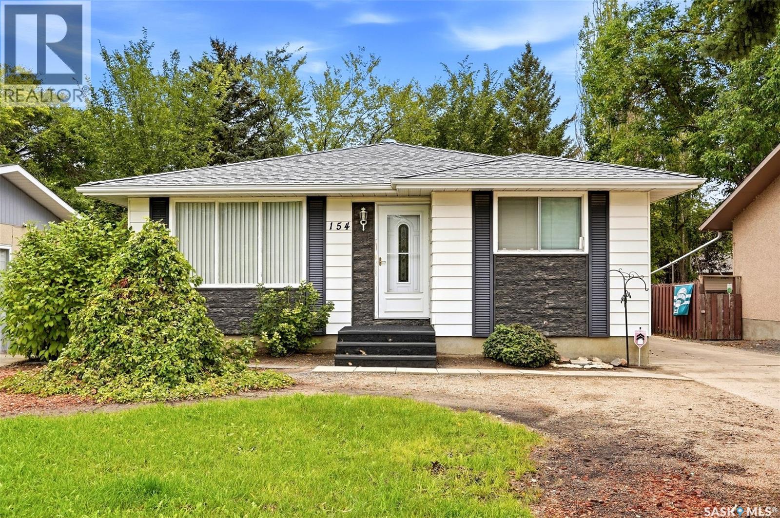 MLS® listing #30304108 for sale located at 154 Sangster BOULEVARD