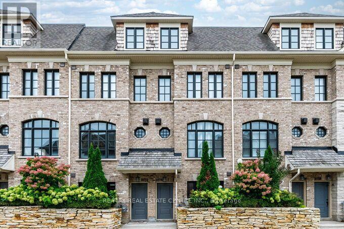MLS® listing #30305240 for sale located at 23 - 2034 QUEENSBOROUGH GATE