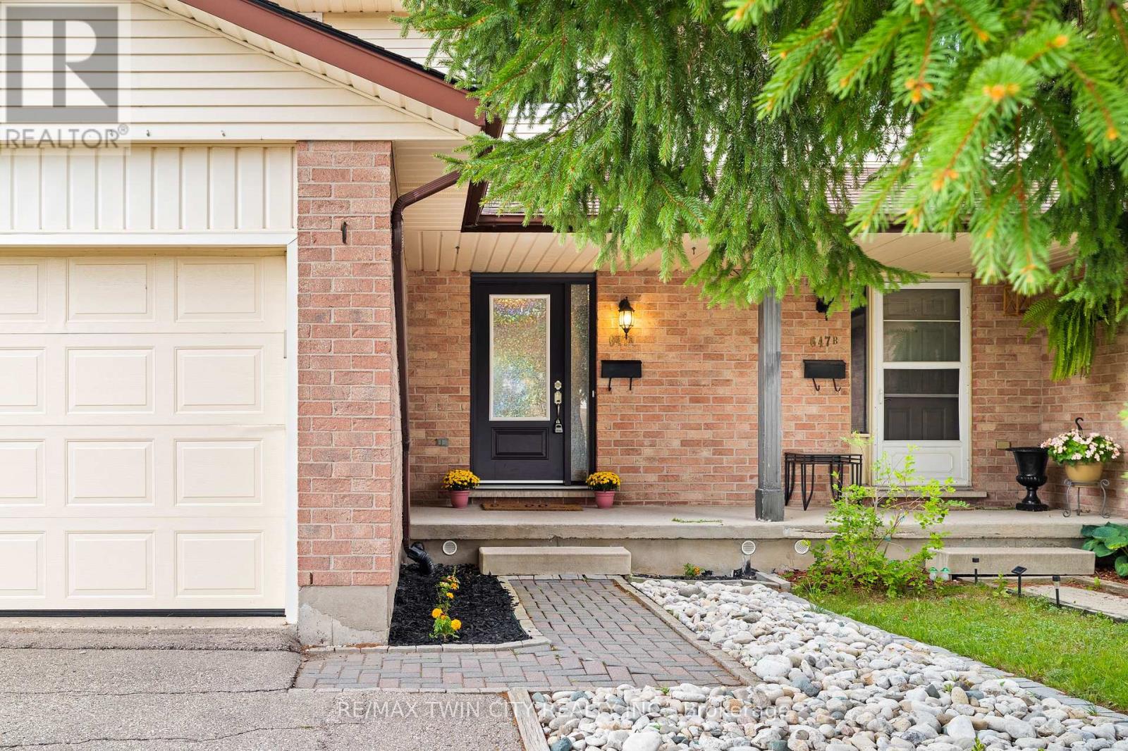 MLS® listing #30309768 for sale located at 647 PINEROW CRESCENT
