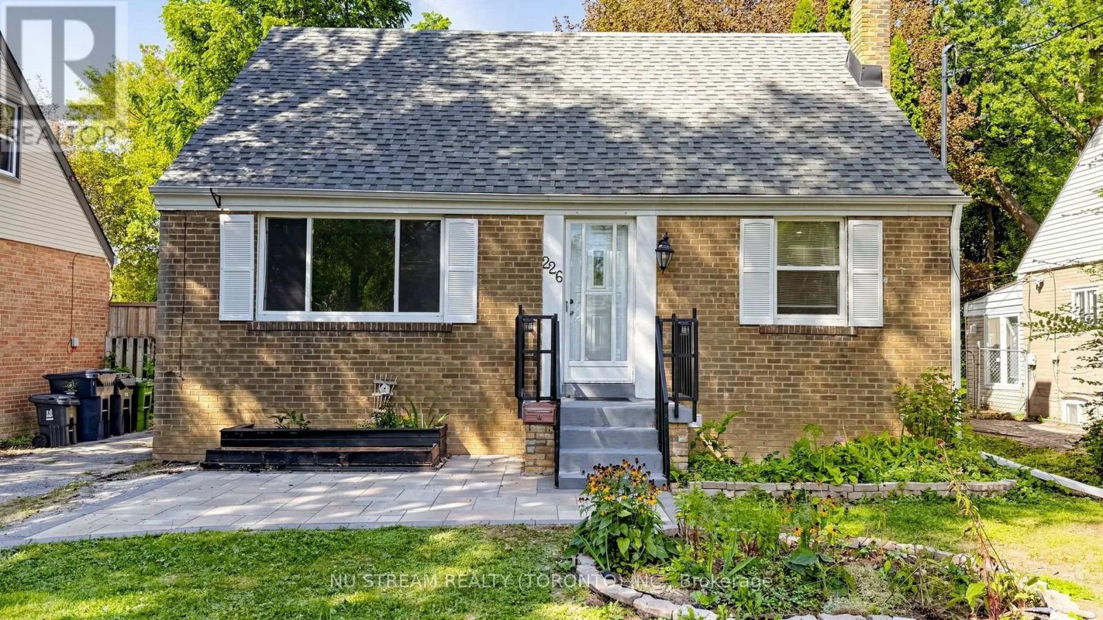 MLS® listing #30309984 for sale located at 226 OAKRIDGE DRIVE
