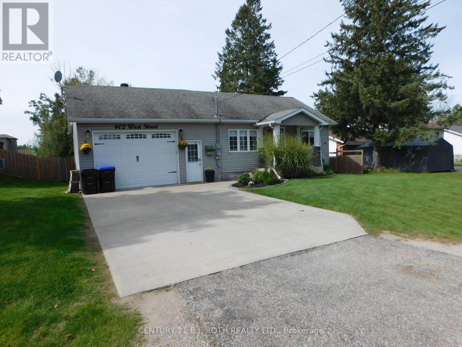 MLS® listing #30310105 for sale located at 402 WEST STREET