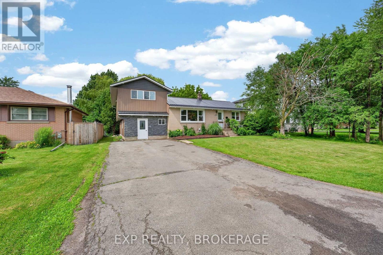 MLS® listing #30310580 for sale located at 44 LENNOX STREET