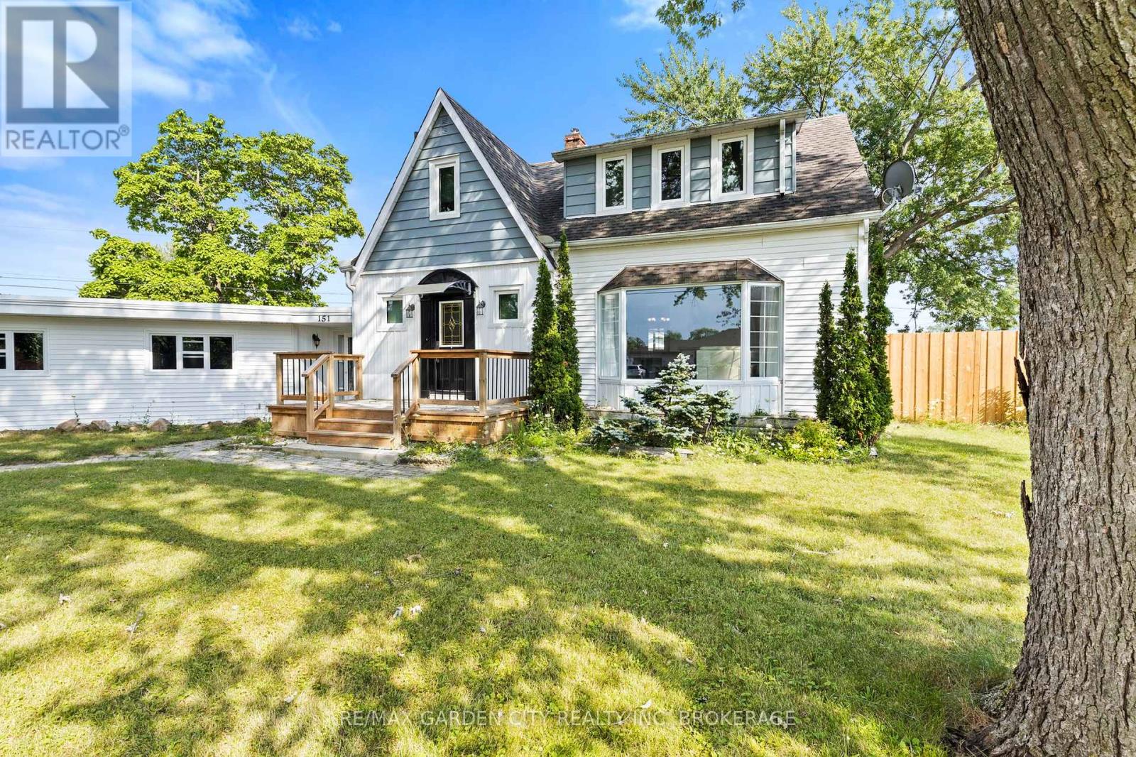 MLS® listing #30311627 for sale located at 151 ST GEORGE STREET
