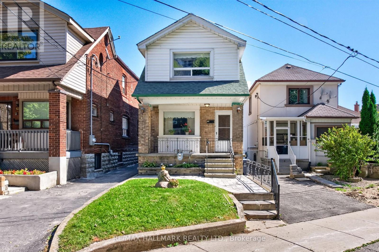 MLS® listing #30312025 for sale located at 631 LAUDER AVENUE