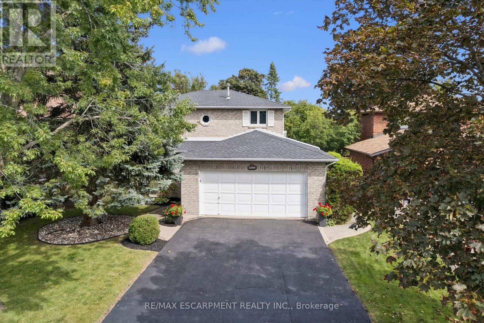 MLS® listing #30315308 for sale located at 2203 ROBIN DRIVE