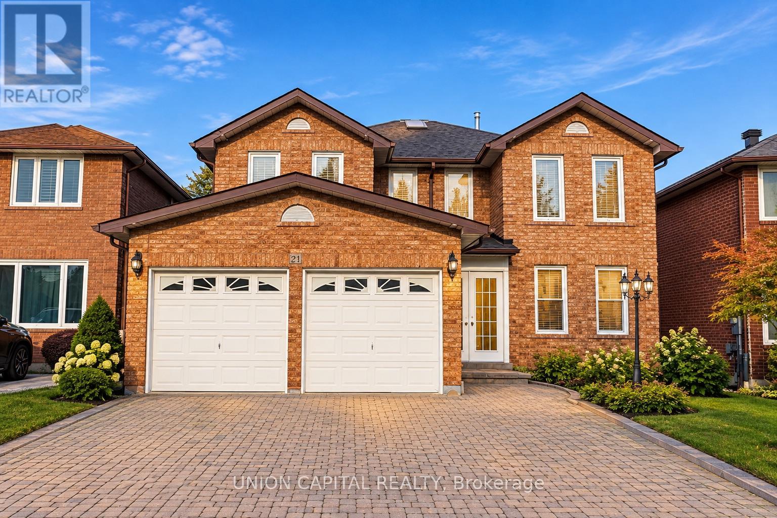 MLS® listing #30315328 for sale located at 21 STRAWBERRY HILLS DRIVE