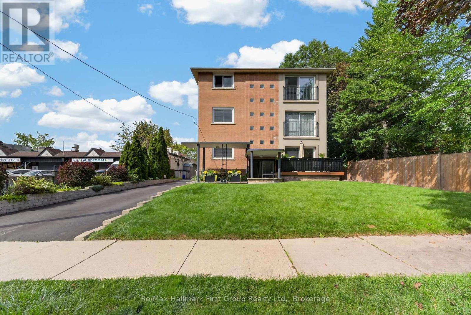 MLS® listing #30315910 for sale located at 10 LINCOLN STREET