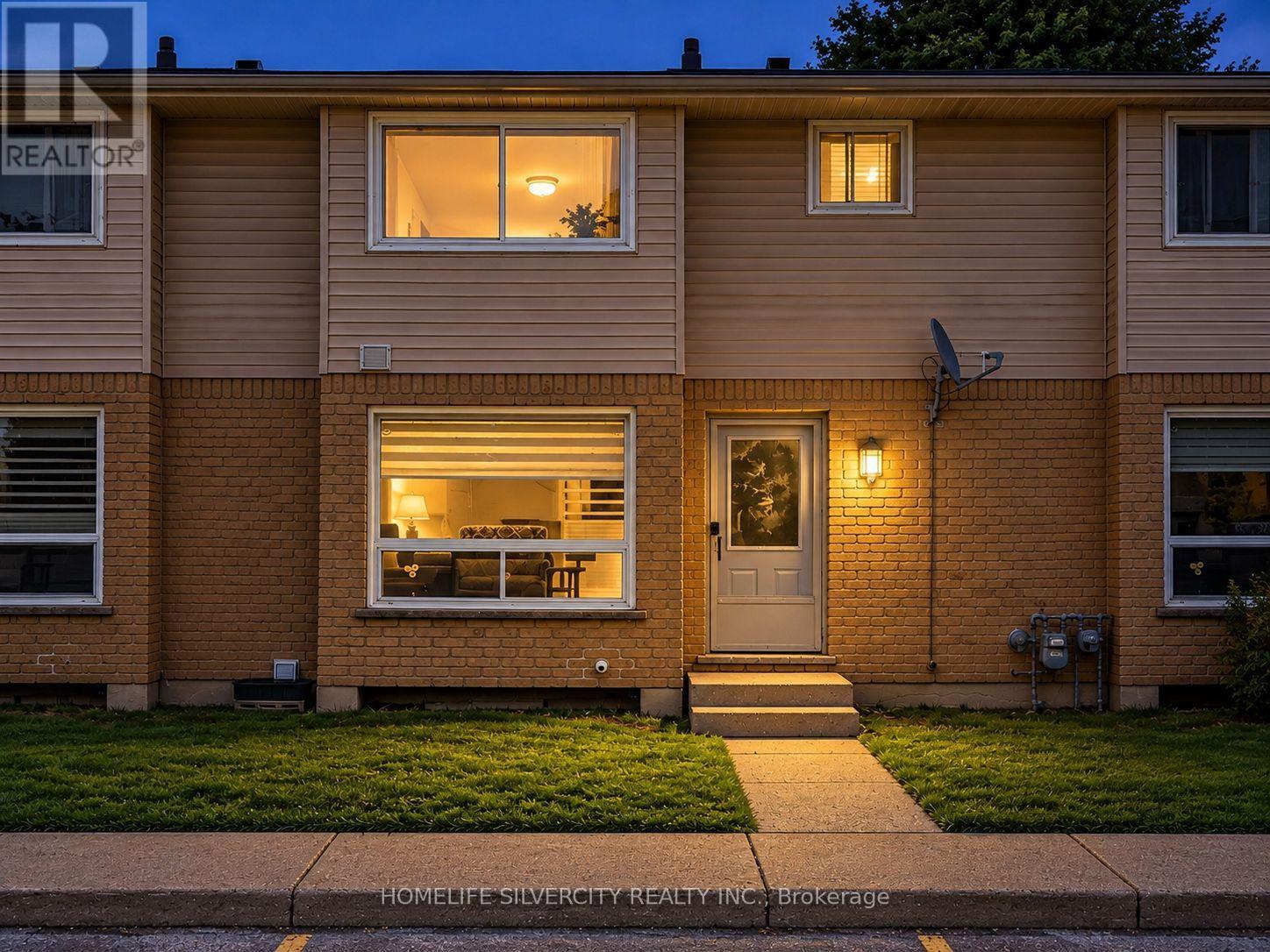 MLS® listing #30316401 for sale located at 2 - 550 SECOND STREET