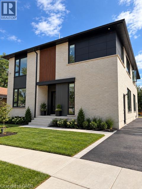 MLS® listing #30316673 for sale located at 95 FRANKLIN Street Unit# 4