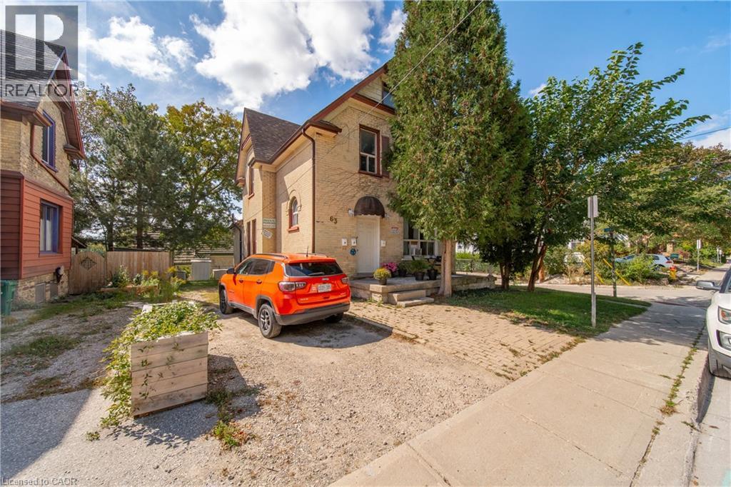 MLS® listing #30318367 for sale located at 63 ST GEORGE Street Unit# Unit 1