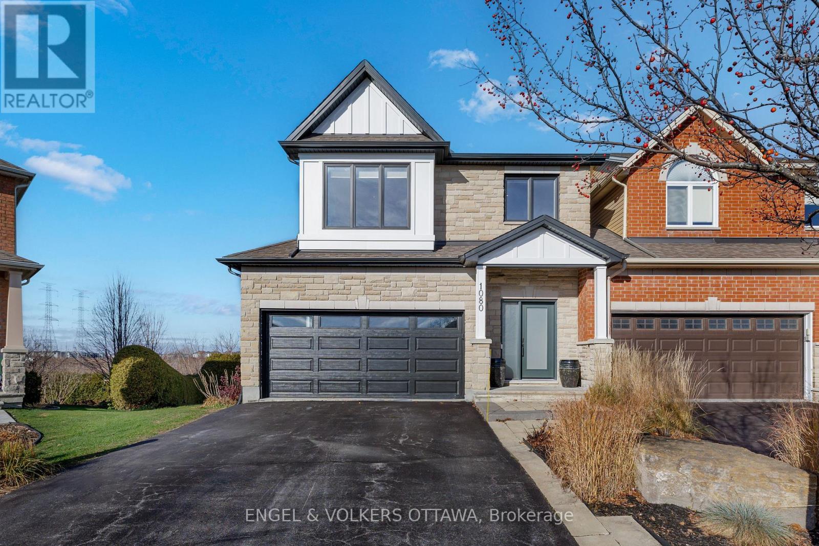 MLS® listing #30321645 for sale located at 1080 NORTHGRAVES CRESCENT