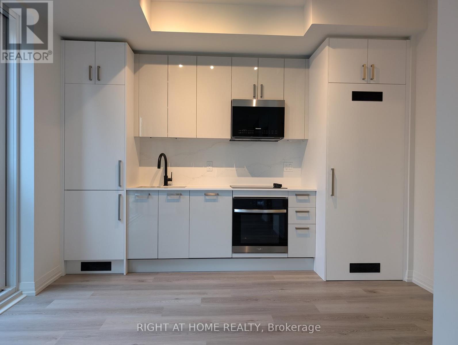 MLS® listing #30326404 for sale located at 515 - 280 DUNDAS STREET W