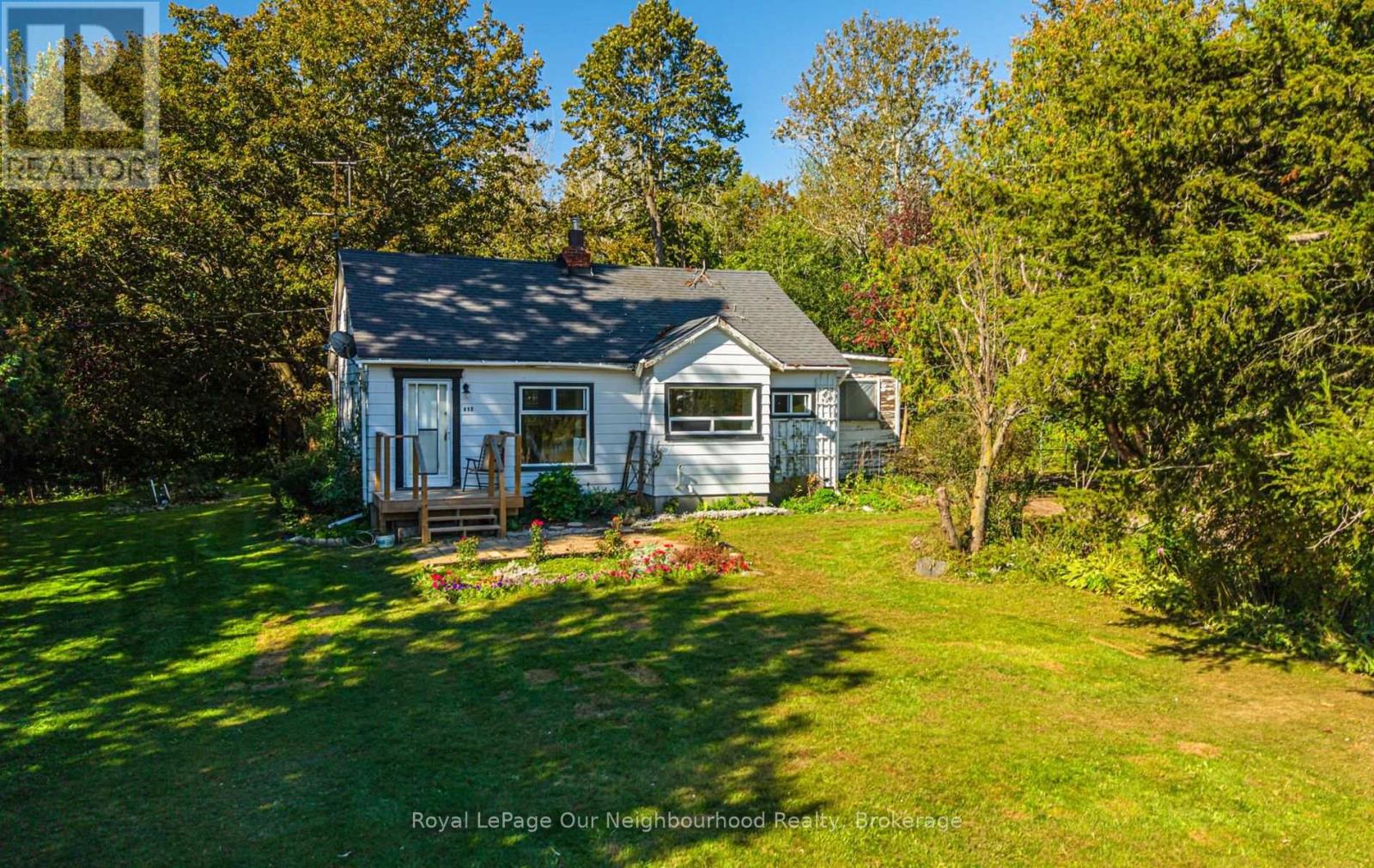 MLS® listing #30326486 for sale located at 412 LYLE STREET N