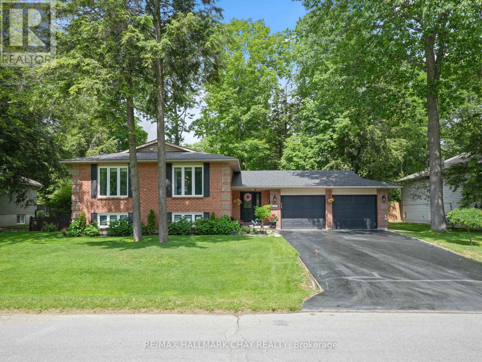 MLS® listing #30326905 for sale located at 20 DOWNER CRESCENT