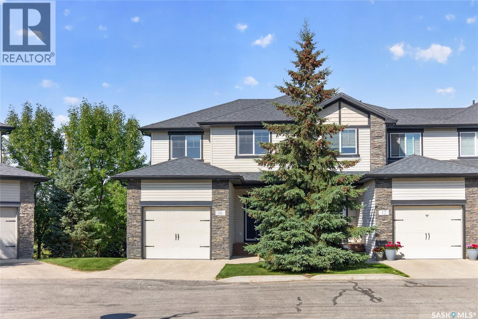MLS® listing #30327356 for sale located at 16 215 Hampton GREEN