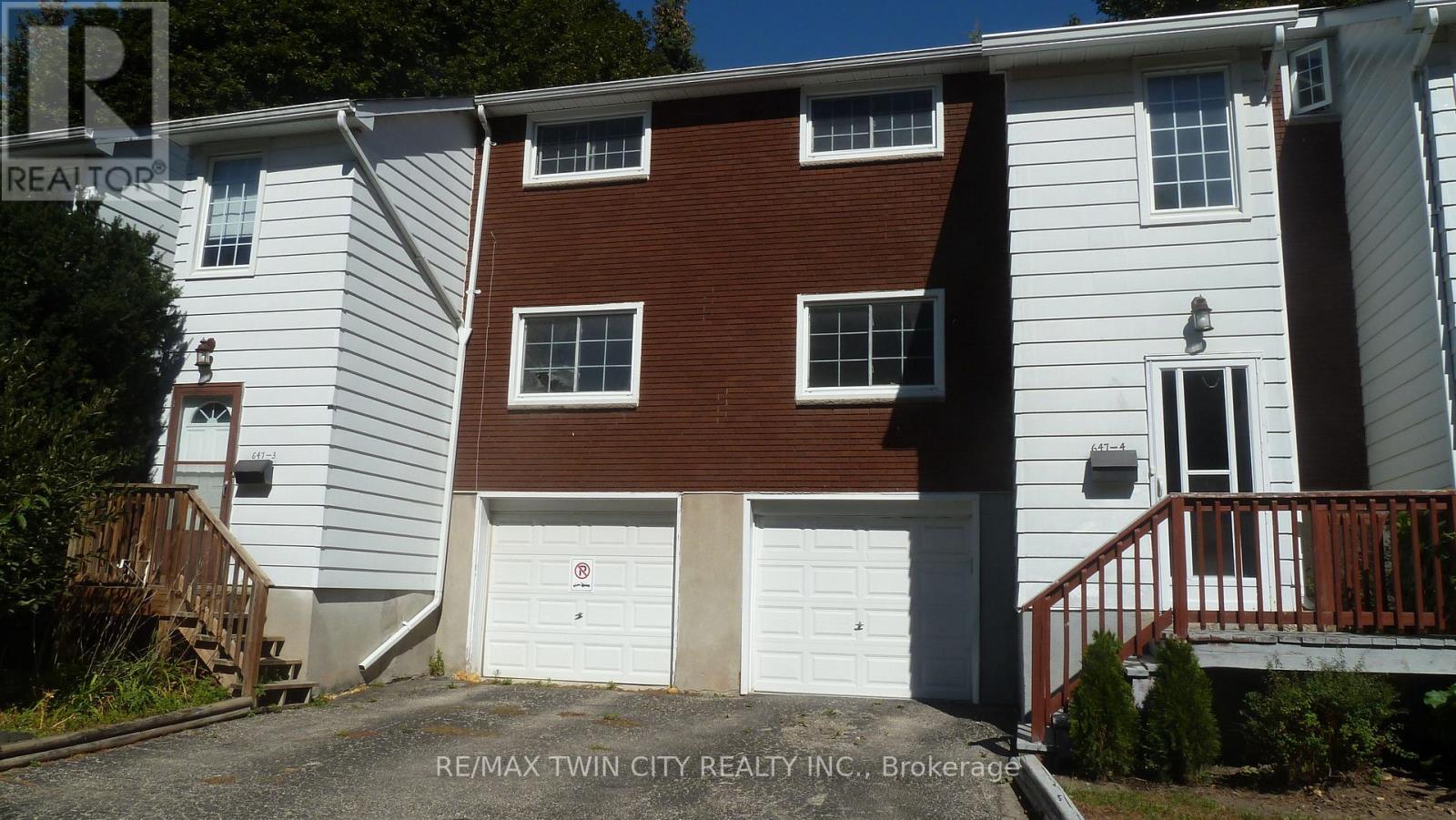 MLS® listing #30327972 for sale located at 4 - 647 ALBERT STREET