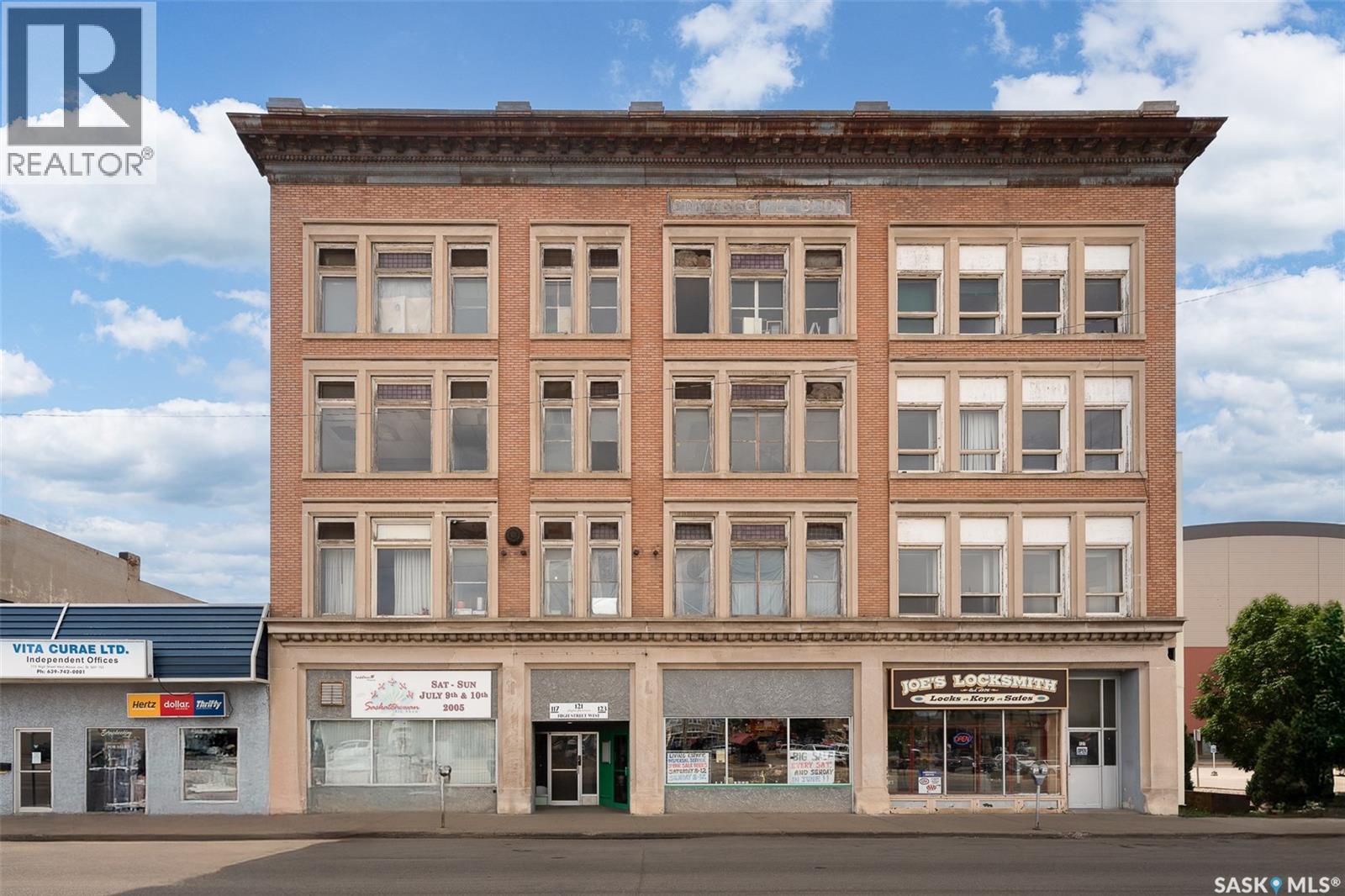 MLS® listing #30329024 for sale located at 117-123 High STREET W