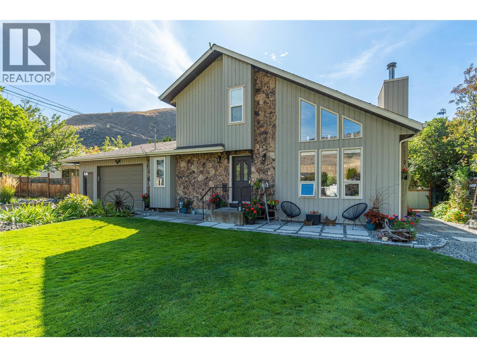 MLS® listing #30330093 for sale located at 2653 SUNSET Drive