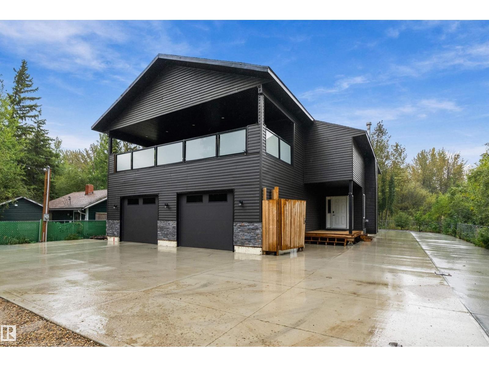 MLS® listing #30331374 for sale located at 213 2nd Avenue