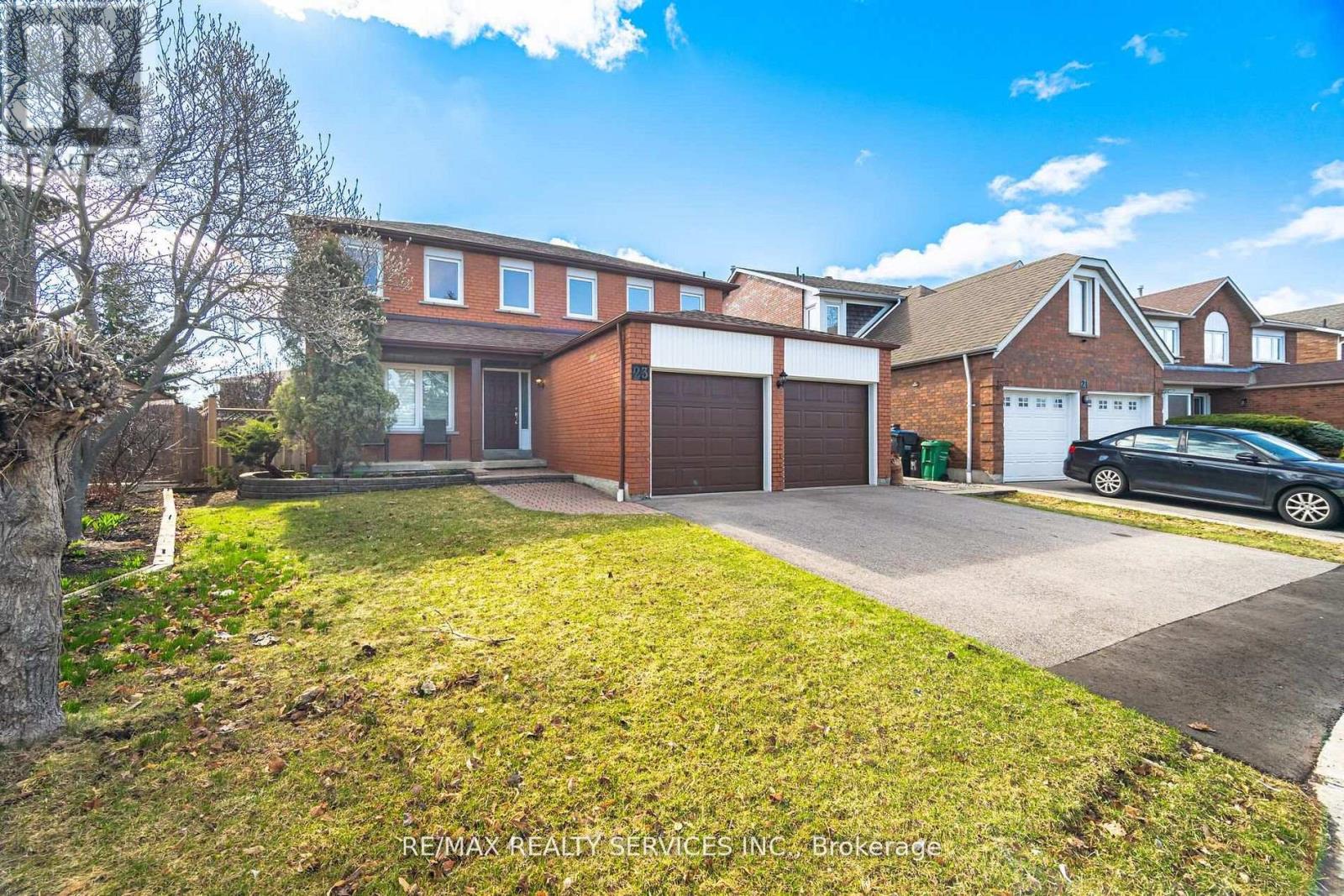 MLS® listing #30331735 for sale located at 23 NEWBURY CRESCENT