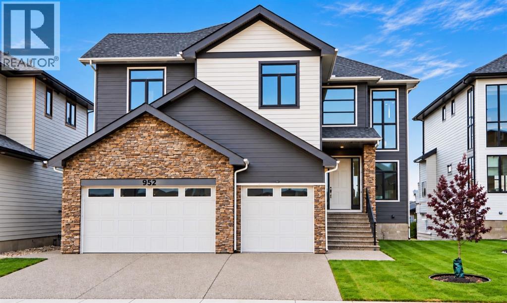 MLS® listing #30331853 for sale located at 952 SOUTH SHORE Terrace
